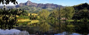 Südafrika-Royal-Natal-National-Park-Teich-Drakensberge